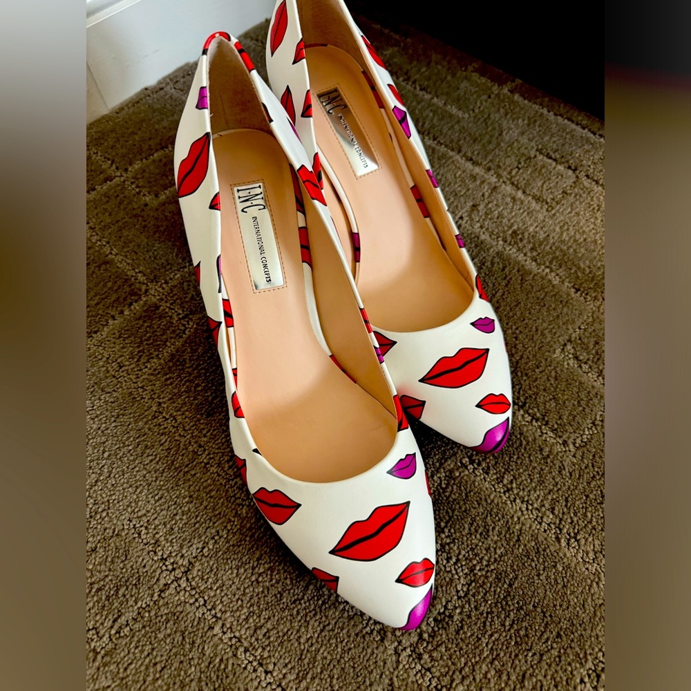 INC White Pumps with Lips